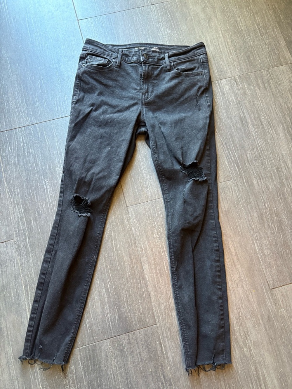 Old Navy Black Ripped Women’s Skinny Jeans
